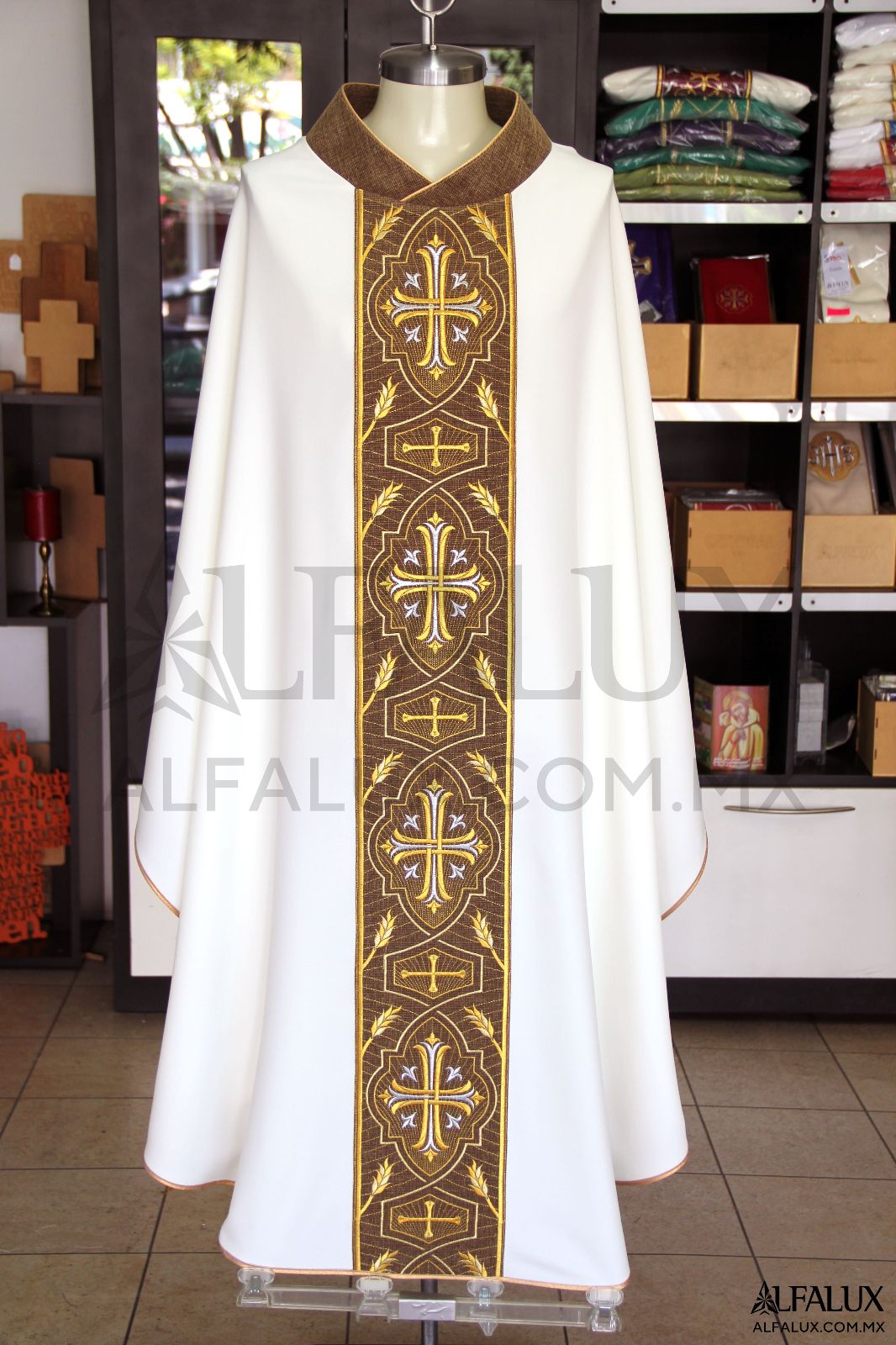 04 IMPERIAL Alfalux Casulla Central Blanco Brocado Chocolate Cafe 33 (1)